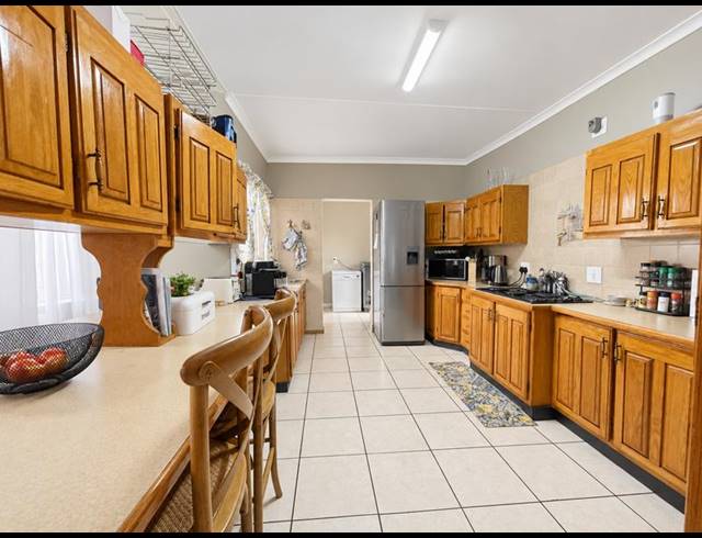 4 BEDROOM PROPERTY TO RENT IN MORELETAPARK